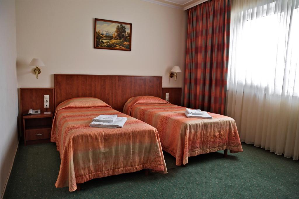 Hotel Lukacs Superior Kazincbarcika Cameră foto