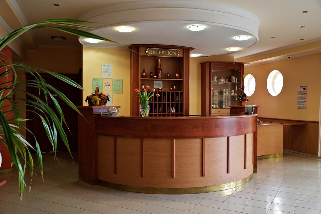 Hotel Lukacs Superior Kazincbarcika Exterior foto